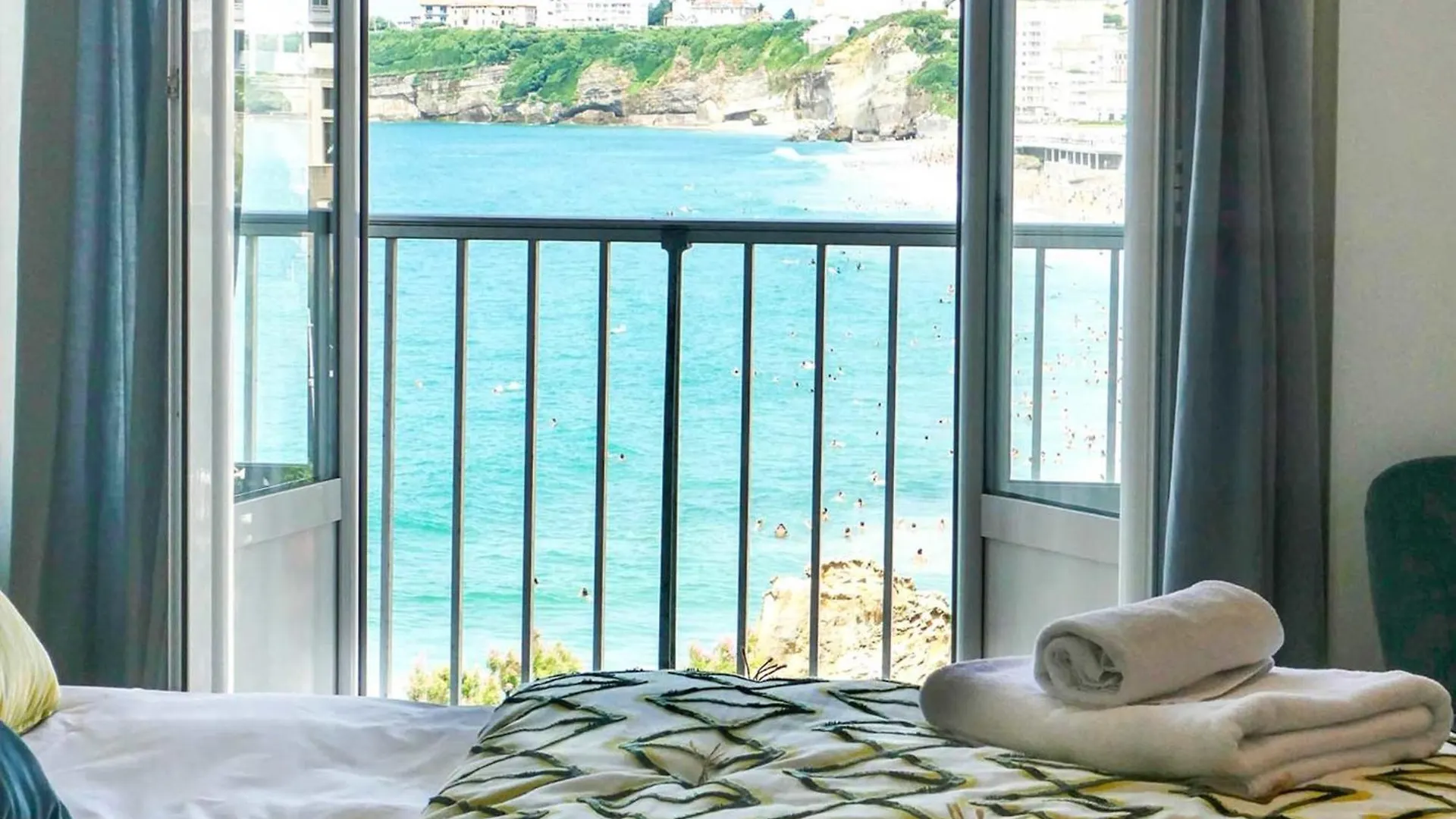 Beachview Keyweek Beachfront Renovated Apartment With Parking In Biarritz France