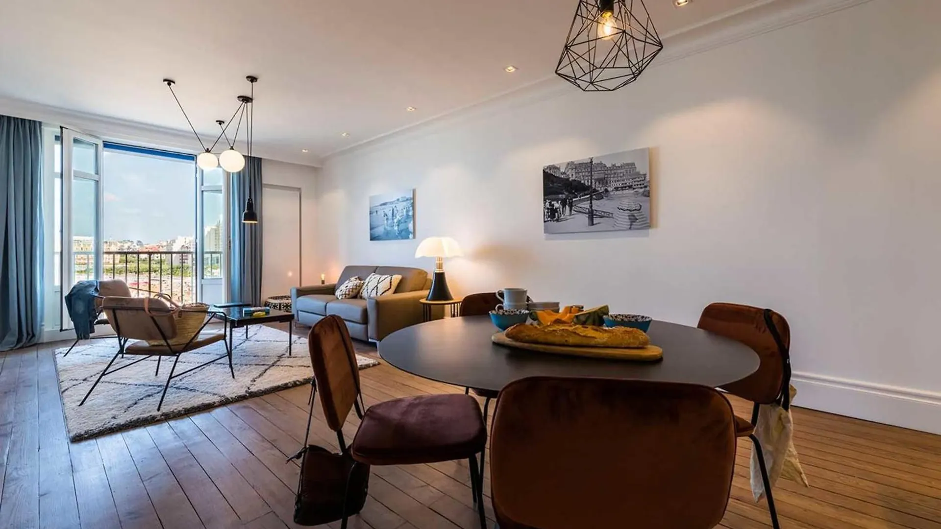 Beachview Keyweek Beachfront Renovated Apartment With Parking In Biarritz